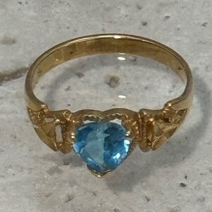 Beverly Hills gold 14K solid yellow gold heart shape blue topaz ring